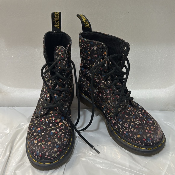 Dr. Martens Page Floral Fabric Black Combat Boots Women's 6 Chunky Platform - Picture 1 of 9